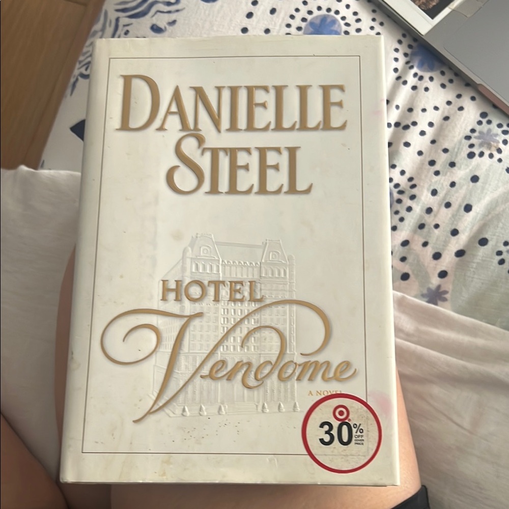 'Hotel Vendome' Novel - White Cover
